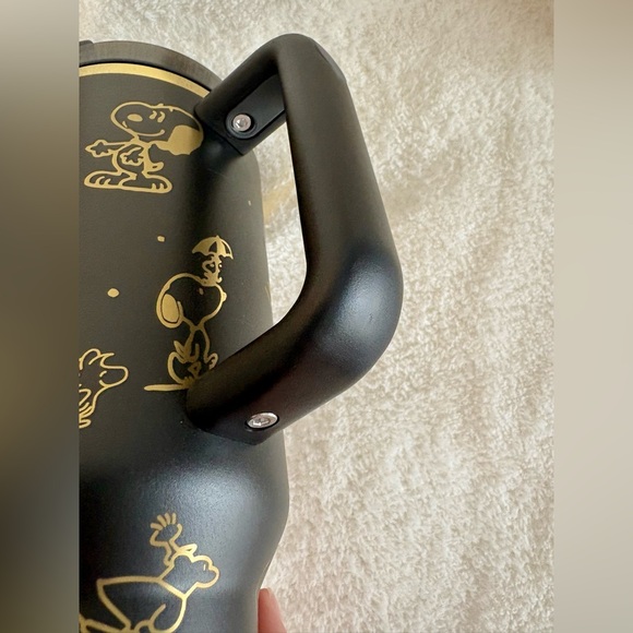 Customized Snoopy Stanley Quencher H2.0 FlowState 40 oz - Black & Gold - Picture 6 of 9